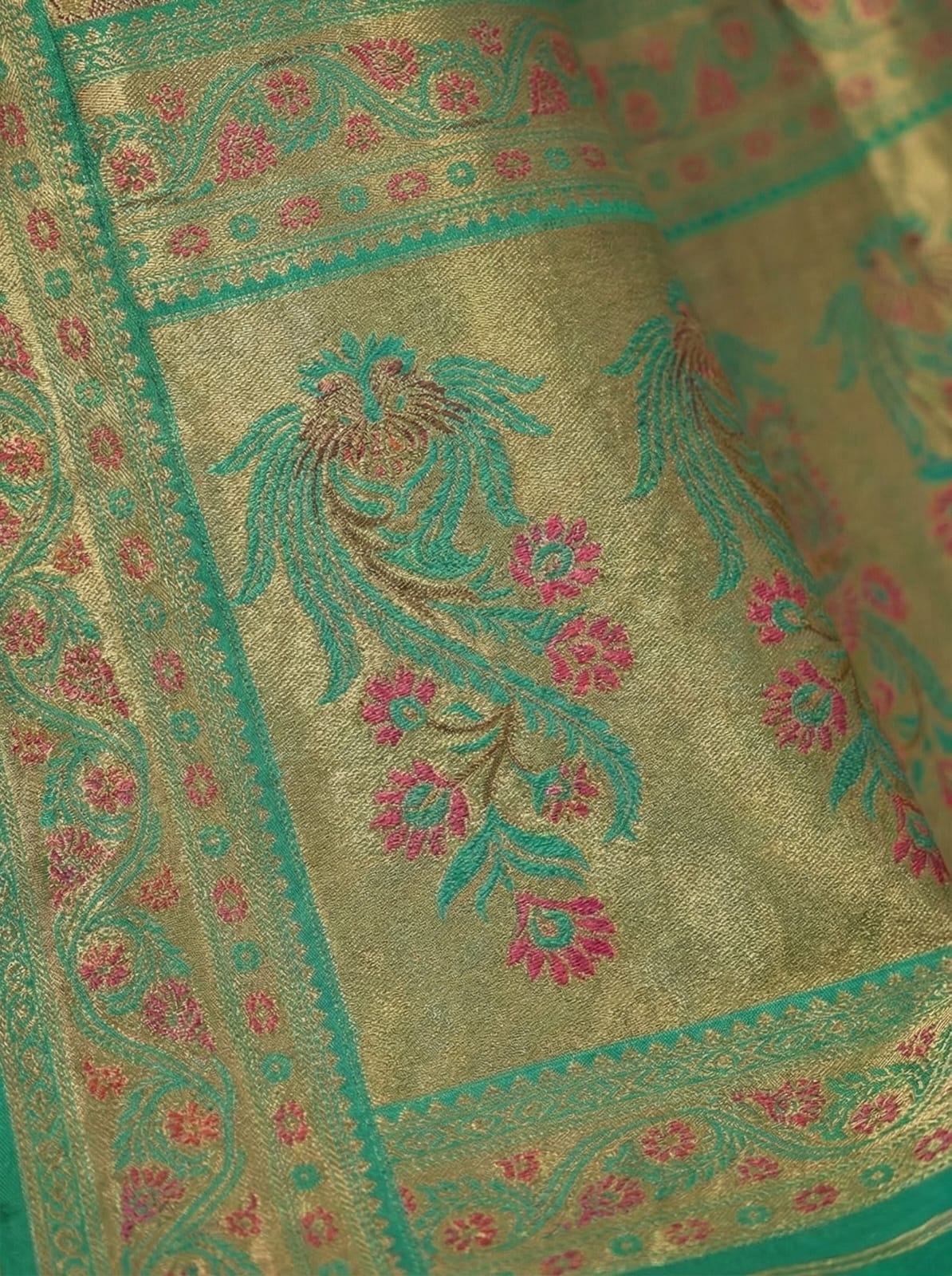 Elegant Weaves Regal Green Silk Saree with Intricate Embroidery