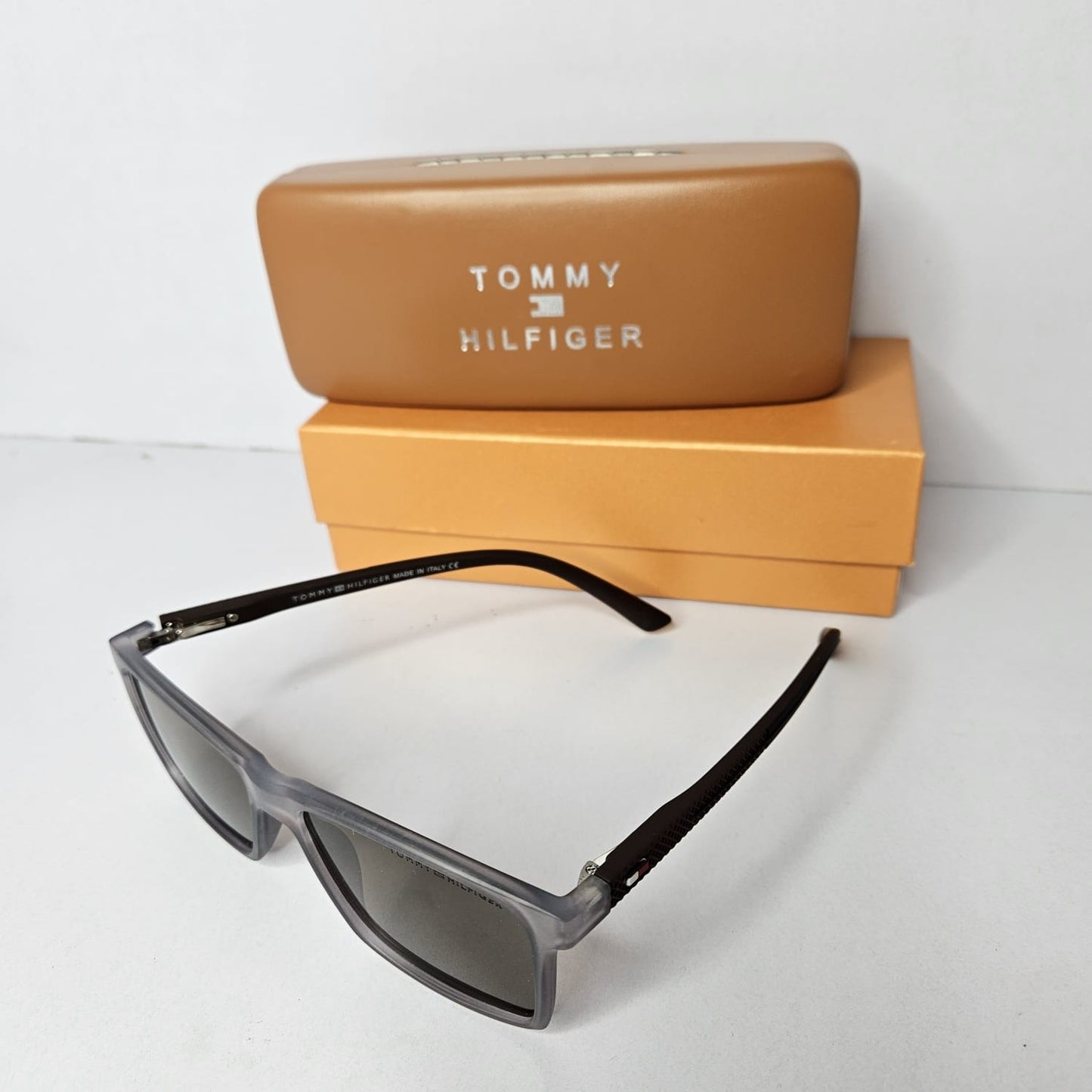 TOMMY HILFIGER Velvet Mist Luxe Frame Sunglasses with Elegant Case