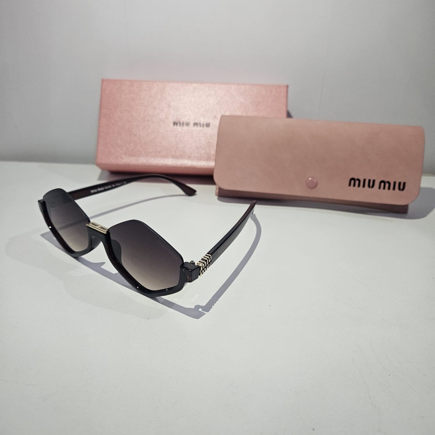 MIU MIU Elegant Cat-Eye Sunglasses with Gradient Lenses