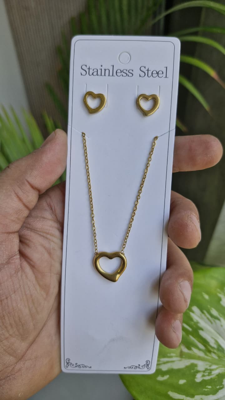 GUCCI Luminous Citrine Chic Heart Pendant Necklace and Earring Set T-Shirt