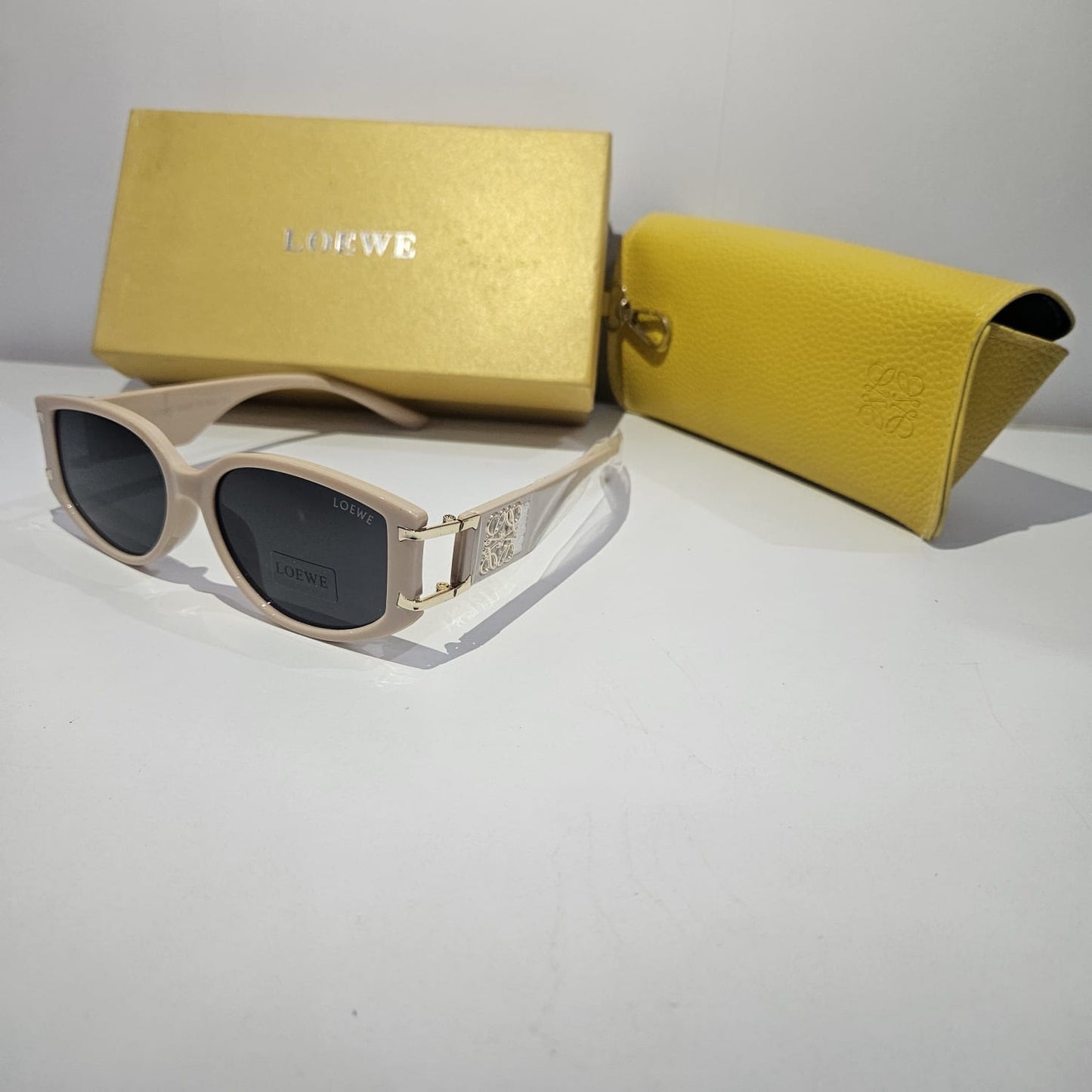 LOEWE Elegant Cat-Eye Sunglasses with Yellow Case