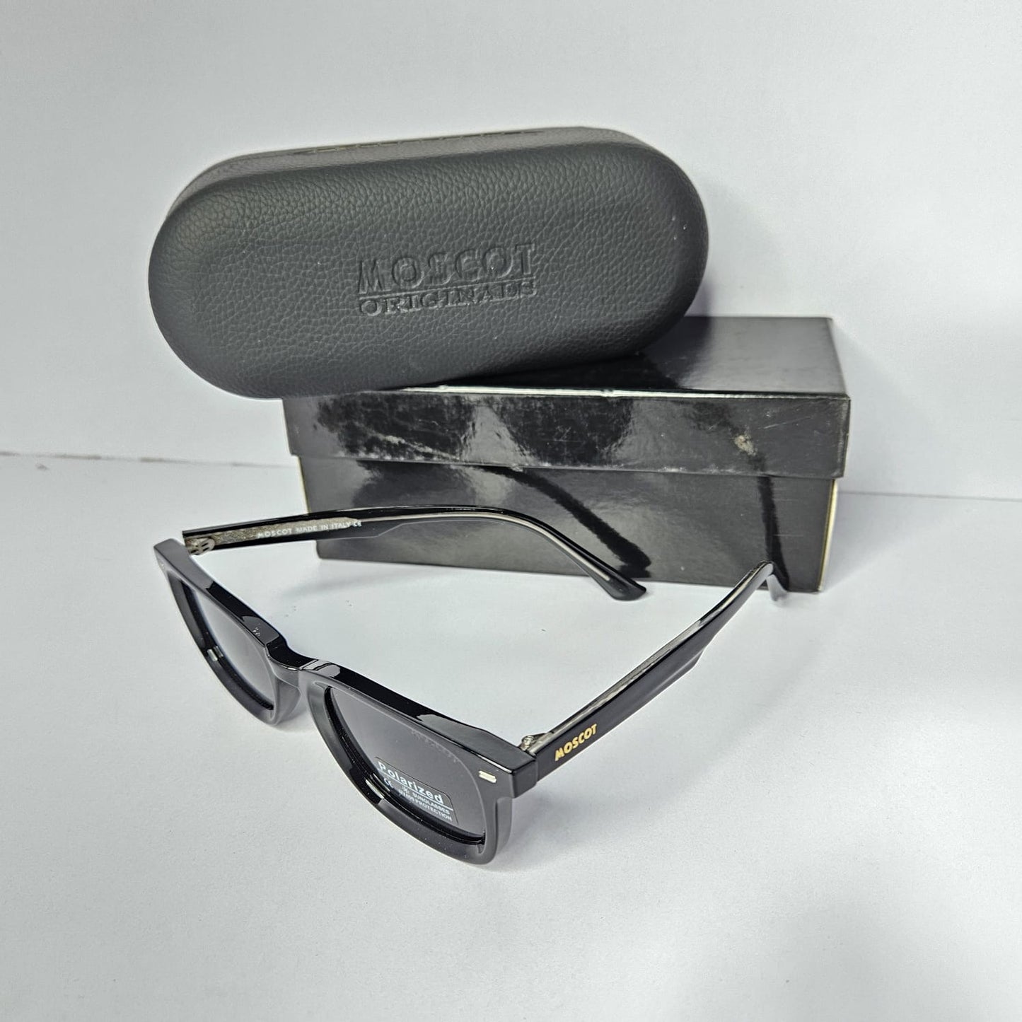MOCOT Obsidian Velvet Iconic Frame Sunglasses with Luxe Case