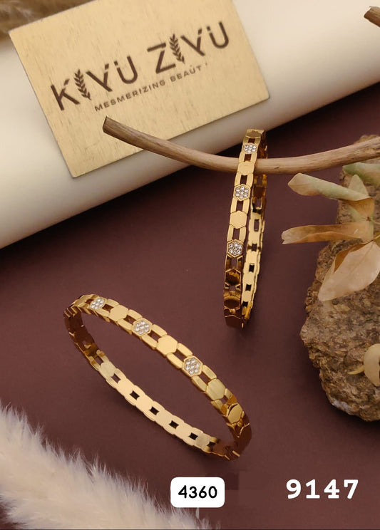 KIVU ZIVU Elegant Gold Link Bracelet with Diamond Accents