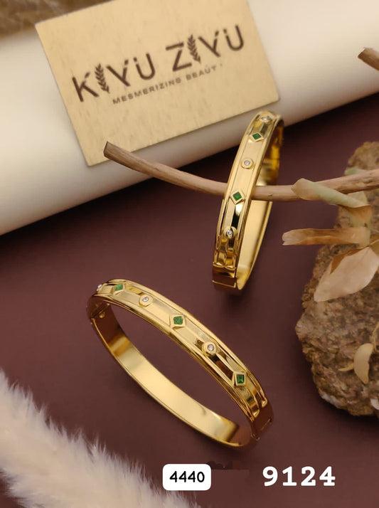 KIVU ZIVU Elegant Gold and Green Gemstone Bangle Set
