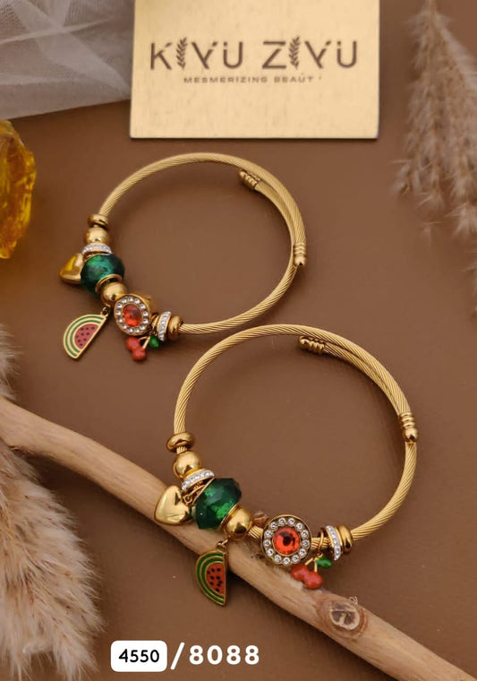 KIYU ZIVU Mesmerizing Beauty Charm Earrings Set