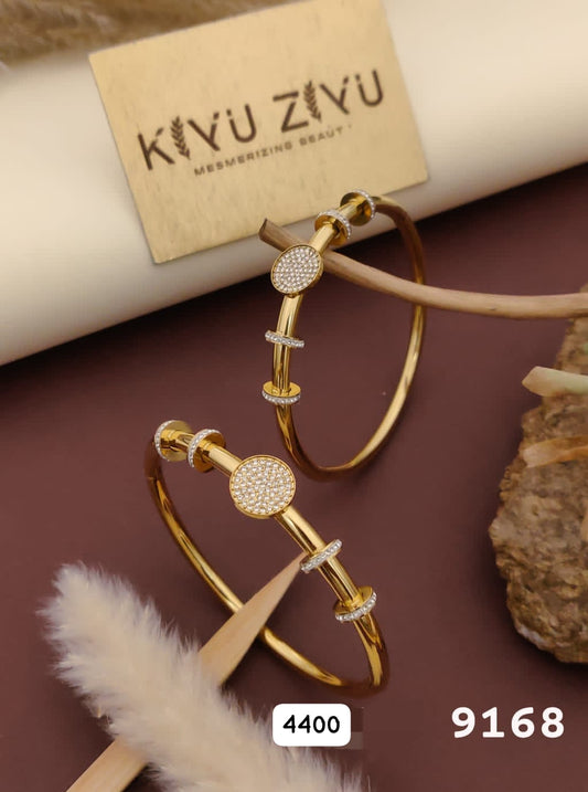 KIVU ZIVU Elegant Gold Plated Circle and Bar Bracelet