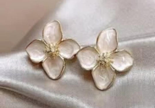 BD Bloom Floral Pearl Earrings