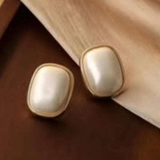 BD Essentials Luxe Pearl Stud Earrings