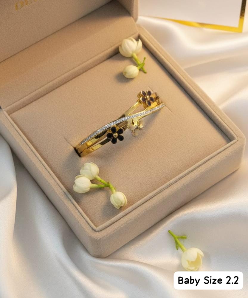 Elegant Jewels Floral Charm Gold Bracelet