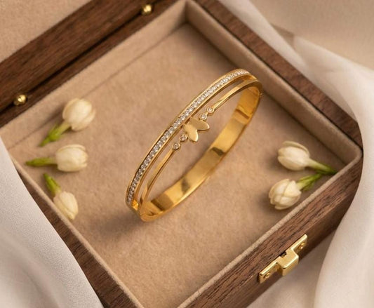 ELEGANT ADORNMENTS Radiant Sunbeam Luxe Gold and Diamond Bangle Bracelet