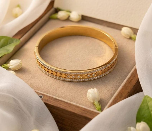 ELEGANT ADORNMENTS Radiant Amber Luxe Gold & Diamond Bangle