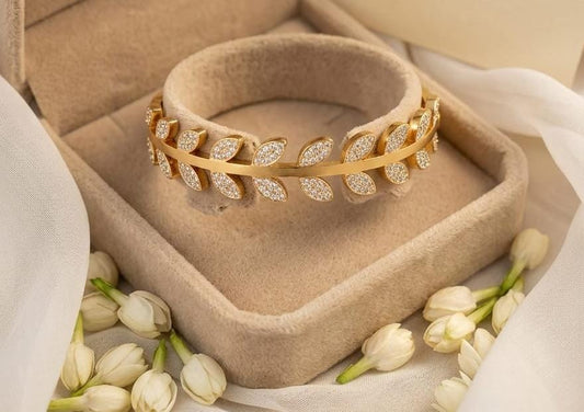 ELEGANCE Luminous Emerald Leaf Cuff Bracelet
