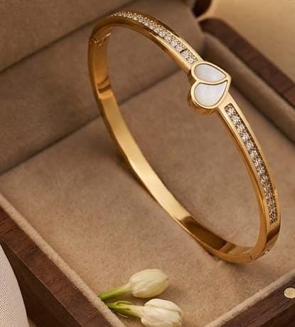 ELEGANT ADORNMENTS Radiant Blush Heart Charm Gold Bangle with Crystal Accents