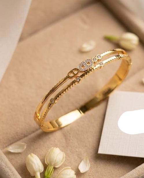 ELEGANT JEWELS Radiant Amber Luxe Gold Plated Crystal Bangle