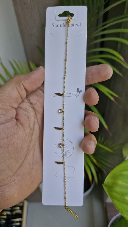 ELEGANT TOUCH Radiant Amber Luxe Hand Chain Bracelet T-Shirt