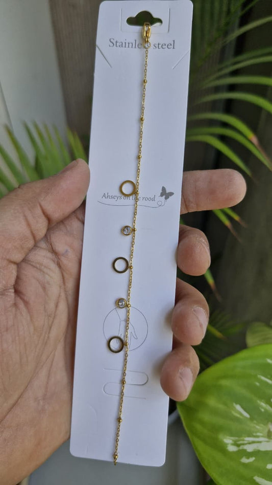 AHSEY'S Radiant Amber Chic Circle Charm Bracelet T-Shirt