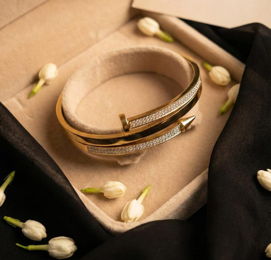 ELEGANT ADORNMENTS Luminous Amber Luxe Radiance Bangle Set