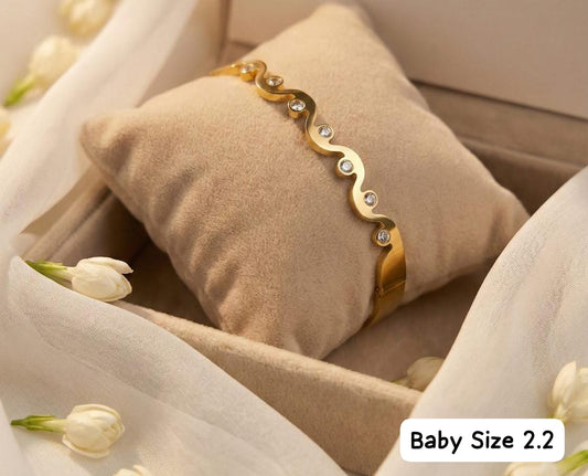 ELEGANT TOUCH Radiant Amber Luxe Wave Bracelet with Crystals