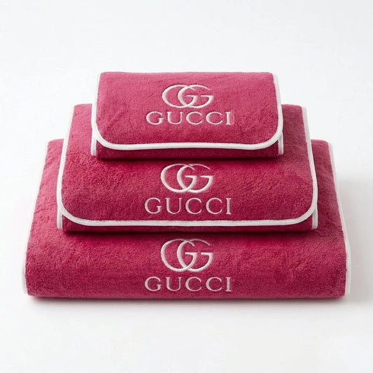 GUCCI Luxury Embroidered Towel Set in Fuchsia