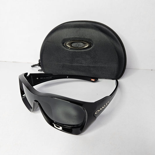 OAKLEY Mystic Jet Black Bold Fit Luxe Shield Sunglasses with Elegant Case